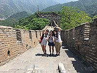 Students show their loving hearts on the Great Wall (Photo Credit: Miss Wu Yongshan)